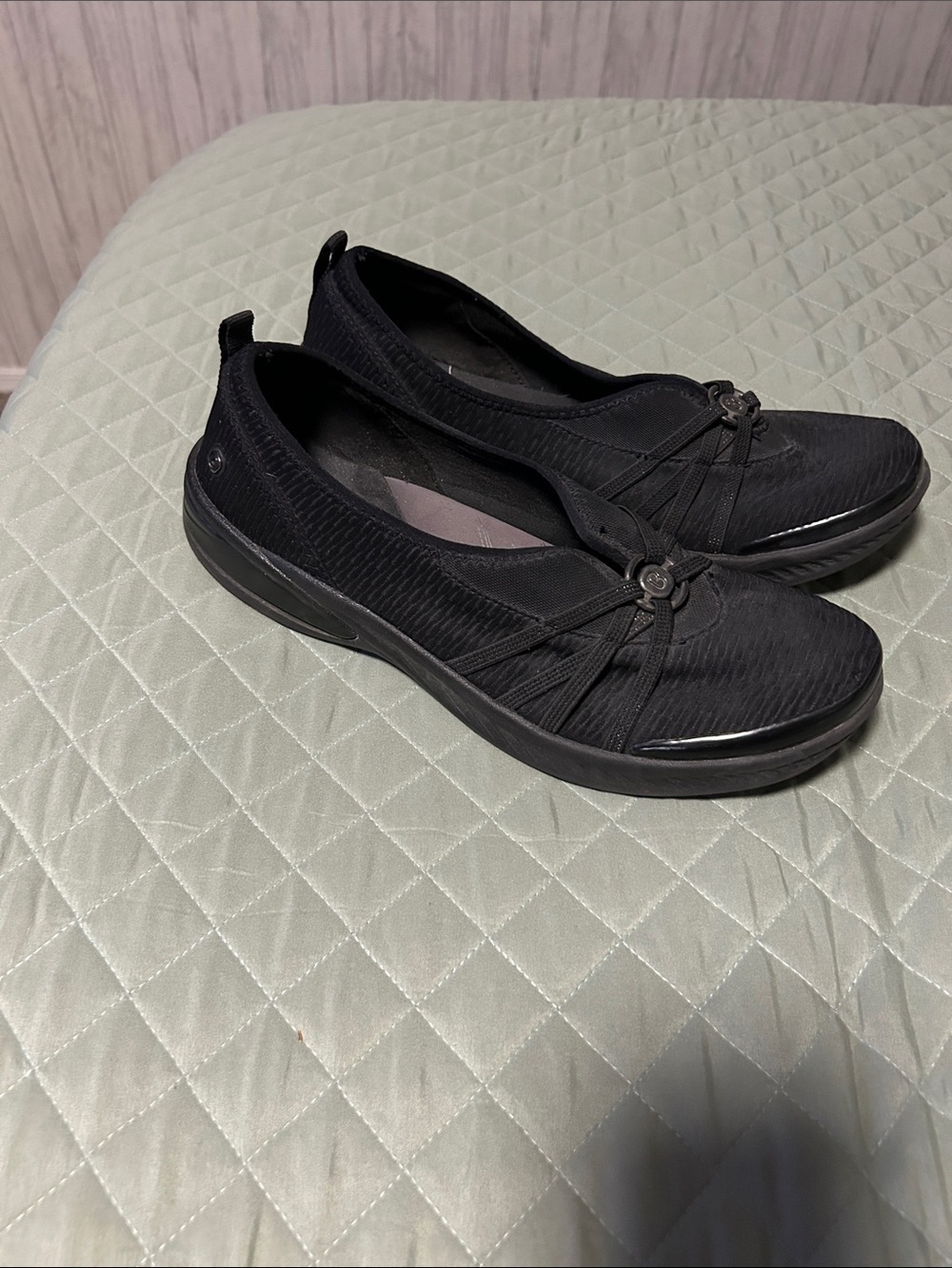 Bzees Women's Black Knit Slip-On Ballet Flats